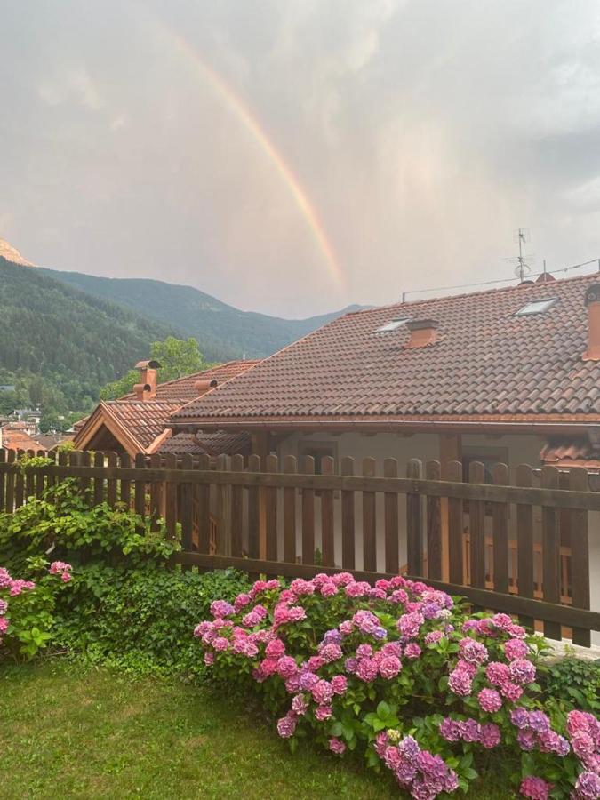 Le Balze Di Carisolo, Trilocale Con Giardino Apartment Bagian luar foto